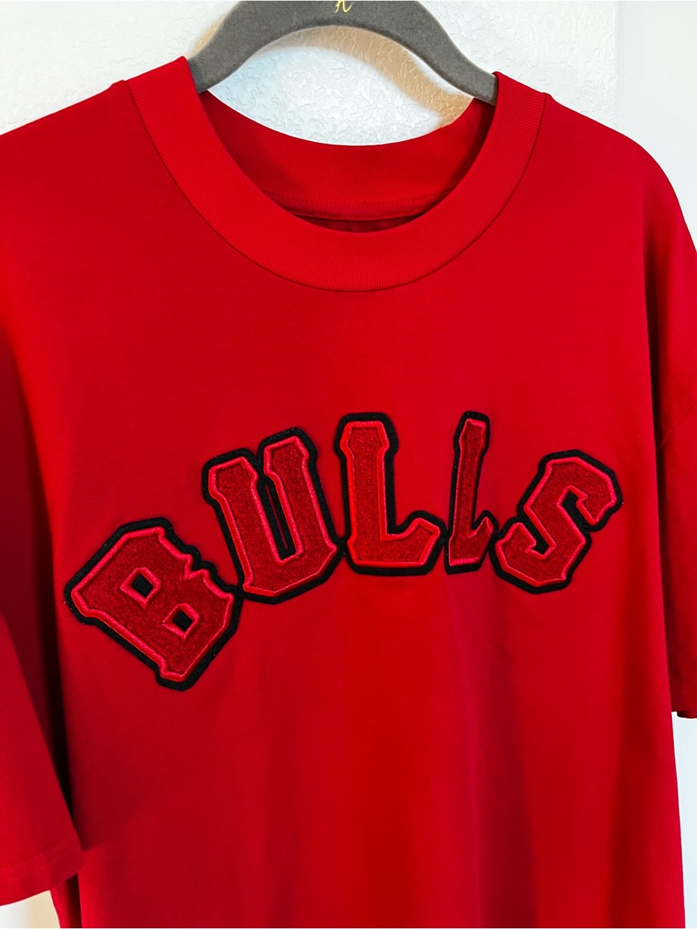 Pro Standard Chicago Bulls Graphic T Shirt Men’s Small Red NBA Luxury Athletic - Picture 3 of 9